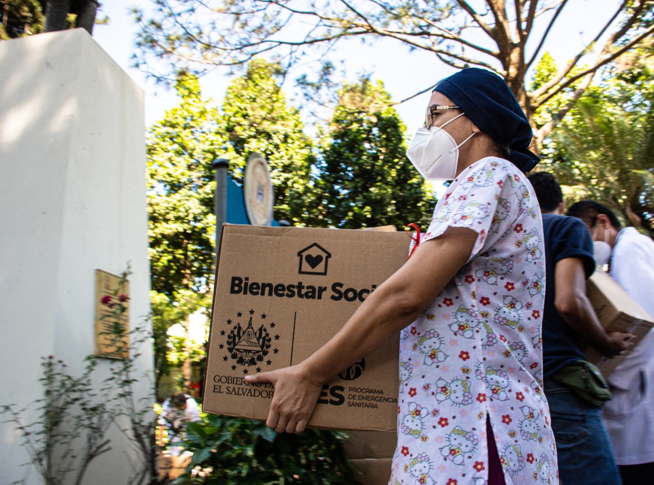 Más de 2,300 empleados del Hospital Rosales recibieron paquetes alimentarios del Gobierno mas-de-2300-empleados-del-hospital-rosales-recibieron-paquetes-alimentarios-del-gobierno
